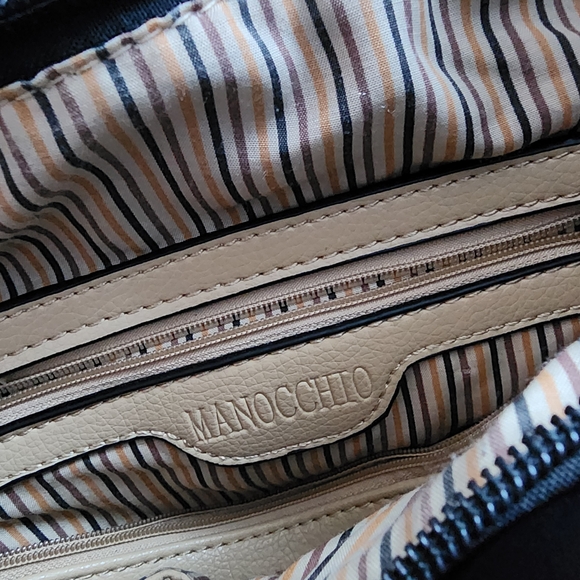 Elegant Black Textured Shoulder Bag - Picture 3 of 5